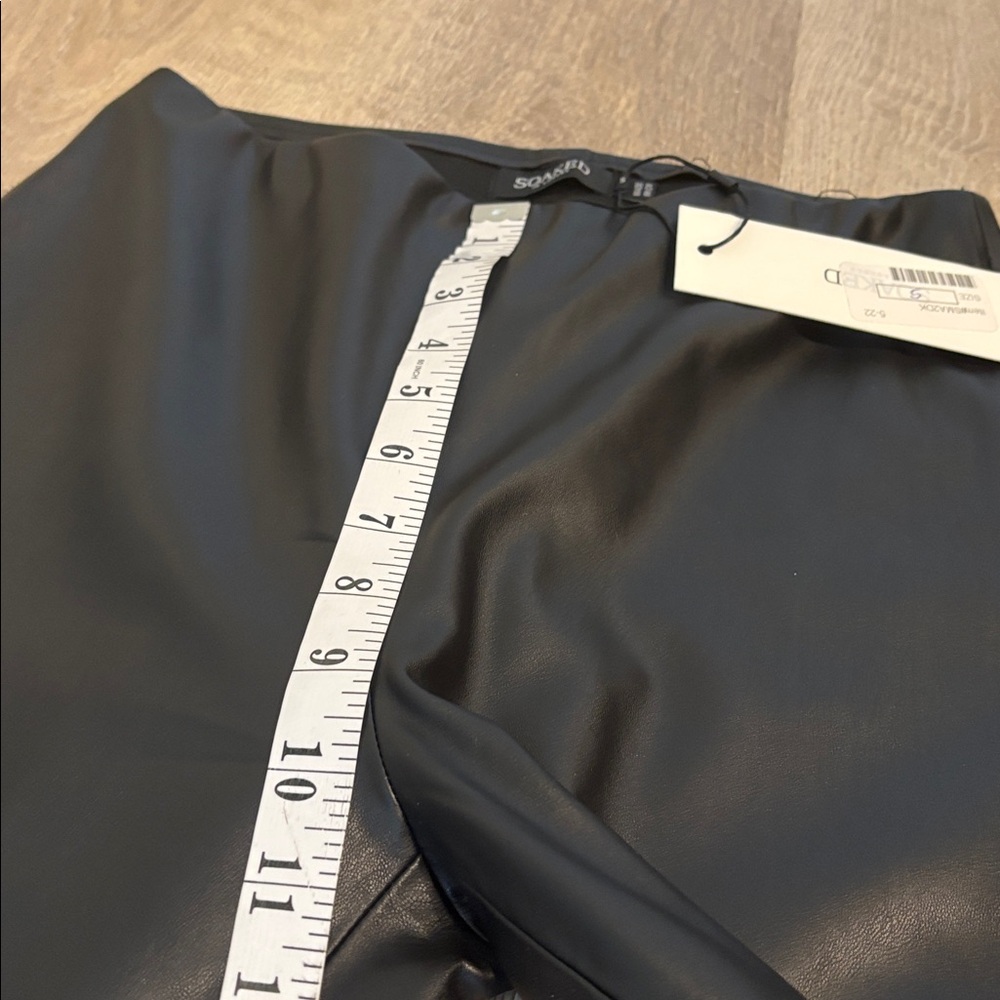 Sleek Black Women's Faux Leather Pants - Picture 5 of 7